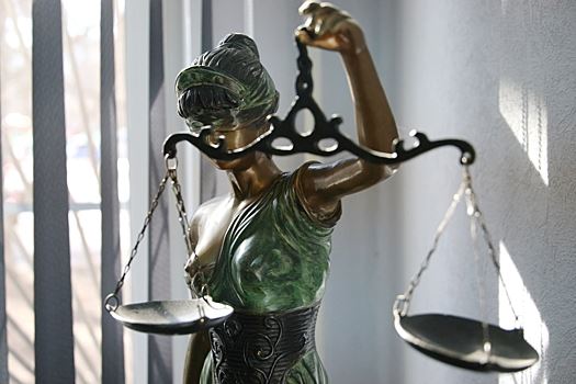 Адвокат рассказал о возможном наказании для поджегших пенсионерку подростков