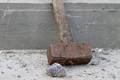 Россиянка использовала кувалду нестандартным способом