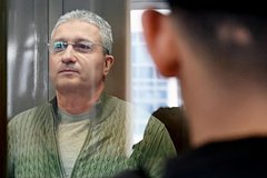 Ювелирные украшения оставили семье бывшего замминистра обороны России