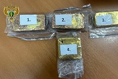 Водитель автобуса попался на контрабанде золотых слитков из России