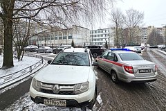 Подросток напал на учительницу в школе Петербурга. Она отвернулась от ученика и получила три удара ножом в спину