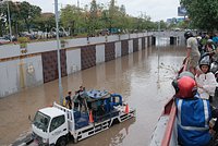 Самолет Москва &mdash; Пхукет подал сигнал бедствия из-за горящего двигателя. Борт с 412 пассажирами час кружил перед аварийной посадкой