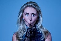 Переспавшую с тысячей мужчин порнозвезду выгнали из ночного клуба за плохое поведение