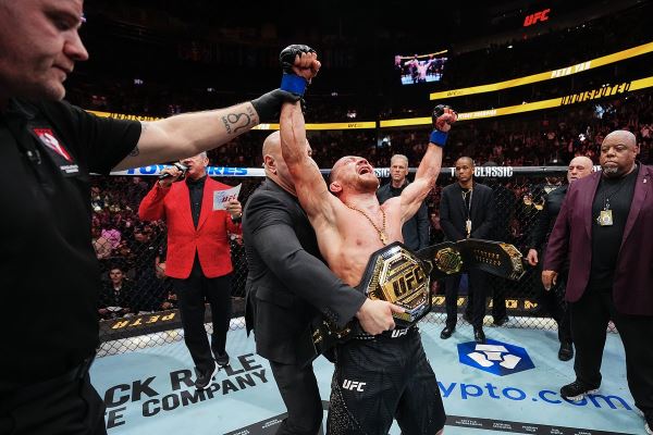 &laquo;Для меня это жизнь&raquo;. Боец ММА Петр Ян победил Двалишвили и вернул себе титул чемпиона