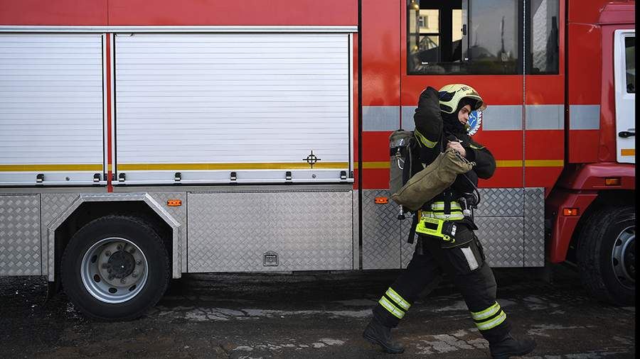 На нефтебазе в Урюпинске начался пожар из-за атаки БПЛА