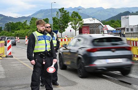 Суд вернул россиянину авто, конфискованное летом 2023 года при въезде в ФРГ