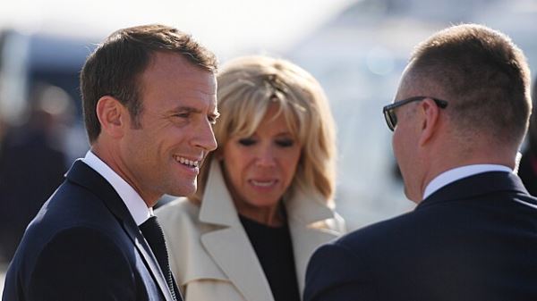 Череда скандалов ударила по отношениям Макрона и его супруги