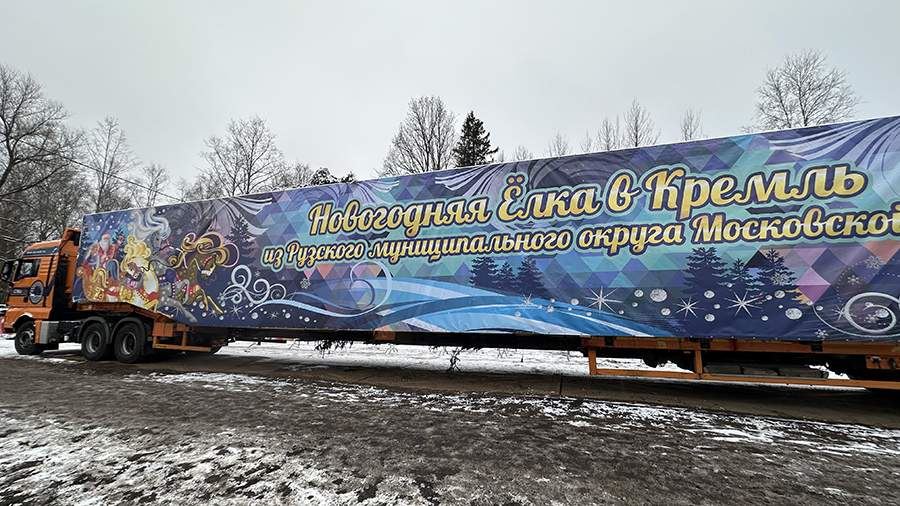 Автопоезд с главной новогодней елкой РФ сопровождает Госавтоинспекция