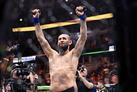 &laquo;Для меня это жизнь&raquo;. Боец ММА Петр Ян победил Двалишвили и вернул себе титул чемпиона