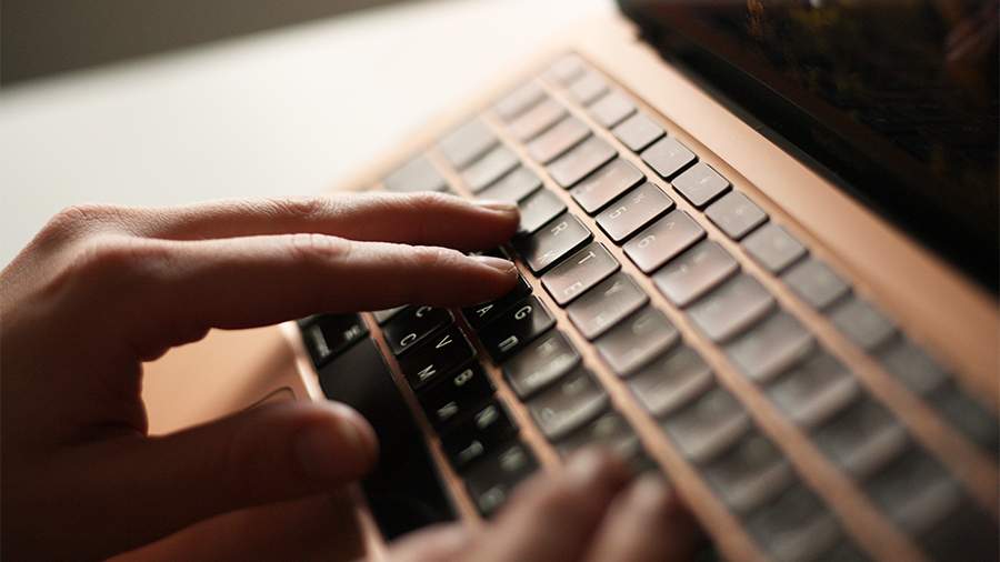 Стала известна личность публиковавшего фейки в СМИ-иноагентах журналиста