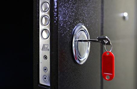 Суд вернул квартиру мужчине, который продал ее во время запоя