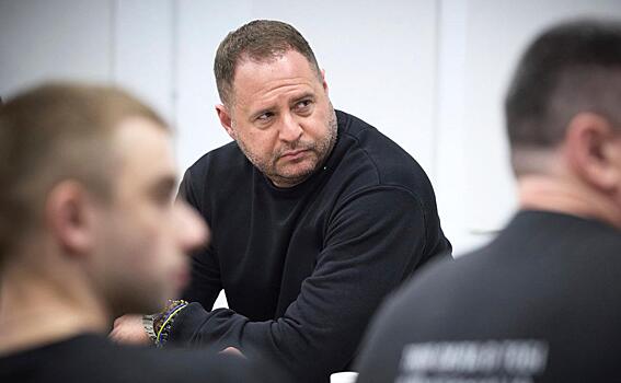 "Страна.ua": Зеленский фактически вернул полномочия уволенному Ермаку