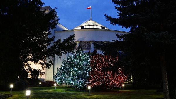 &laquo;Волна возмущения&raquo;: в&nbsp;Польше разгорелся скандал из-за машины для президента